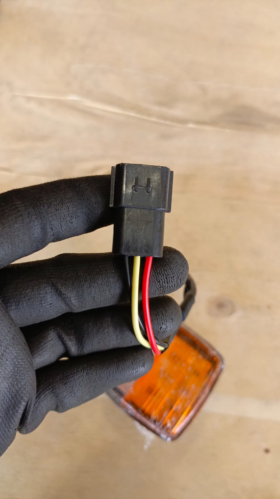 Фонарь правый передний A6V92-40361